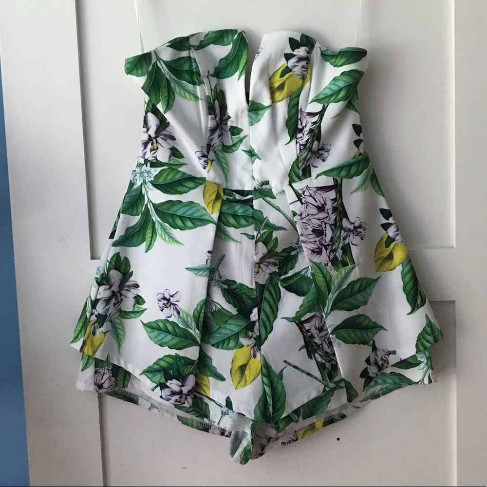 LF FLORAL STRAPLESS ROMPER NWOT